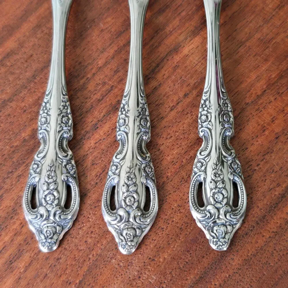 Oneida Renoir-Pembrooke Flat Handle Master Butter Knife Stainless Victoriana
